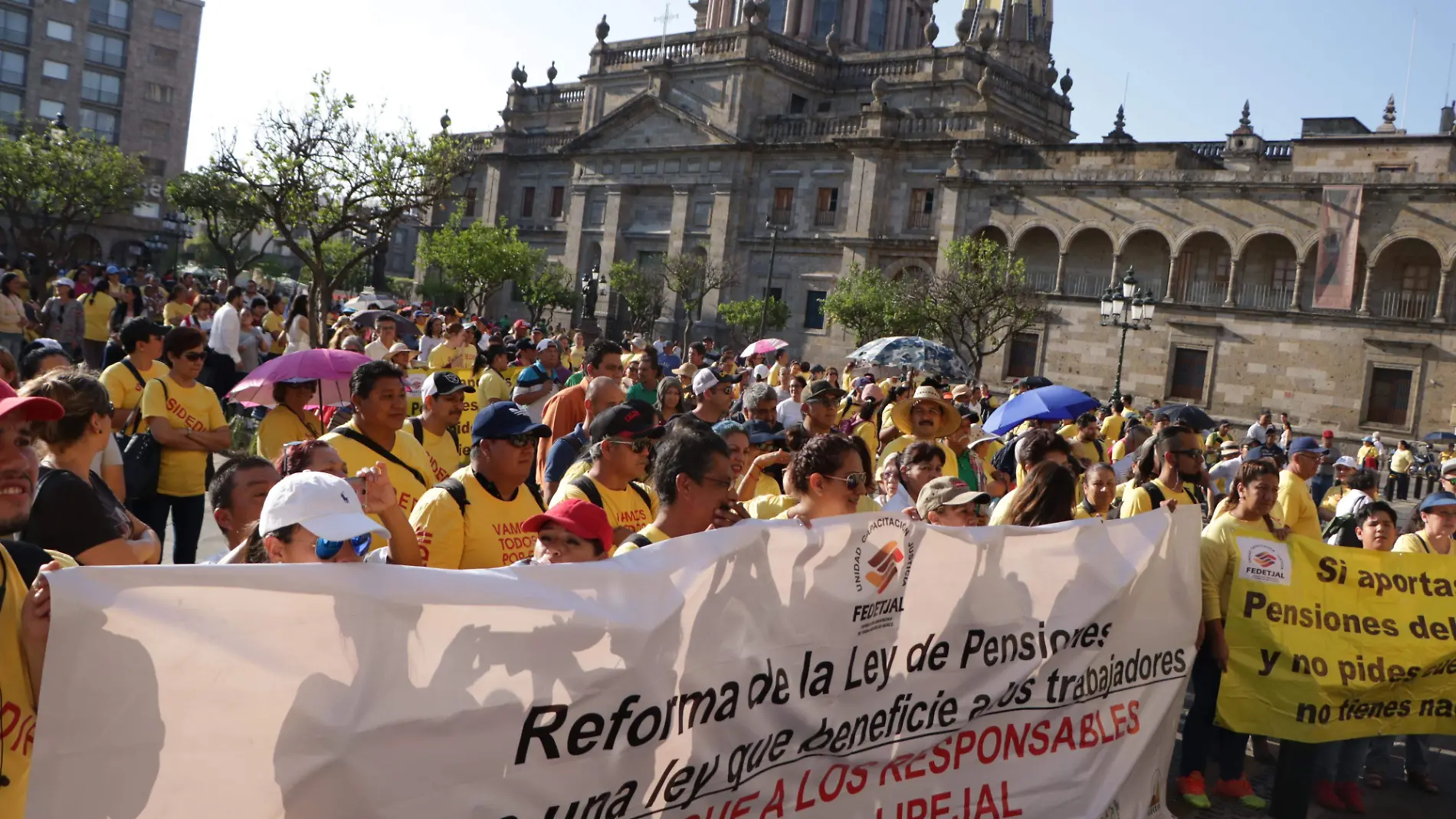 Marcha trabajadores IPEJAL